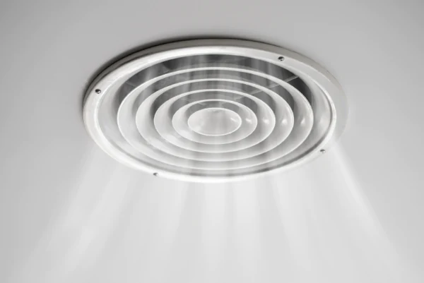 Bild von einer Lüftungsanlage aus der Luft strömt